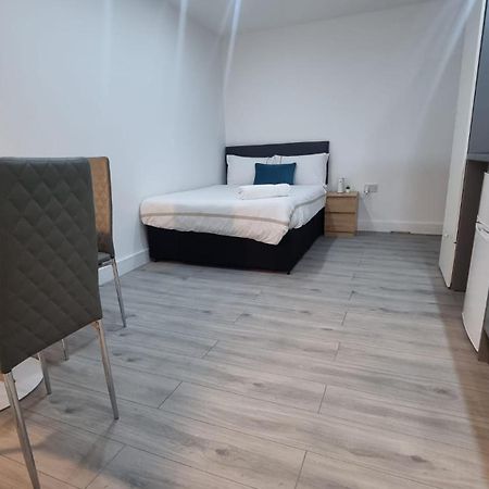 Brand New Collection Of Studios Close To Tube Station Лондон Екстериор снимка