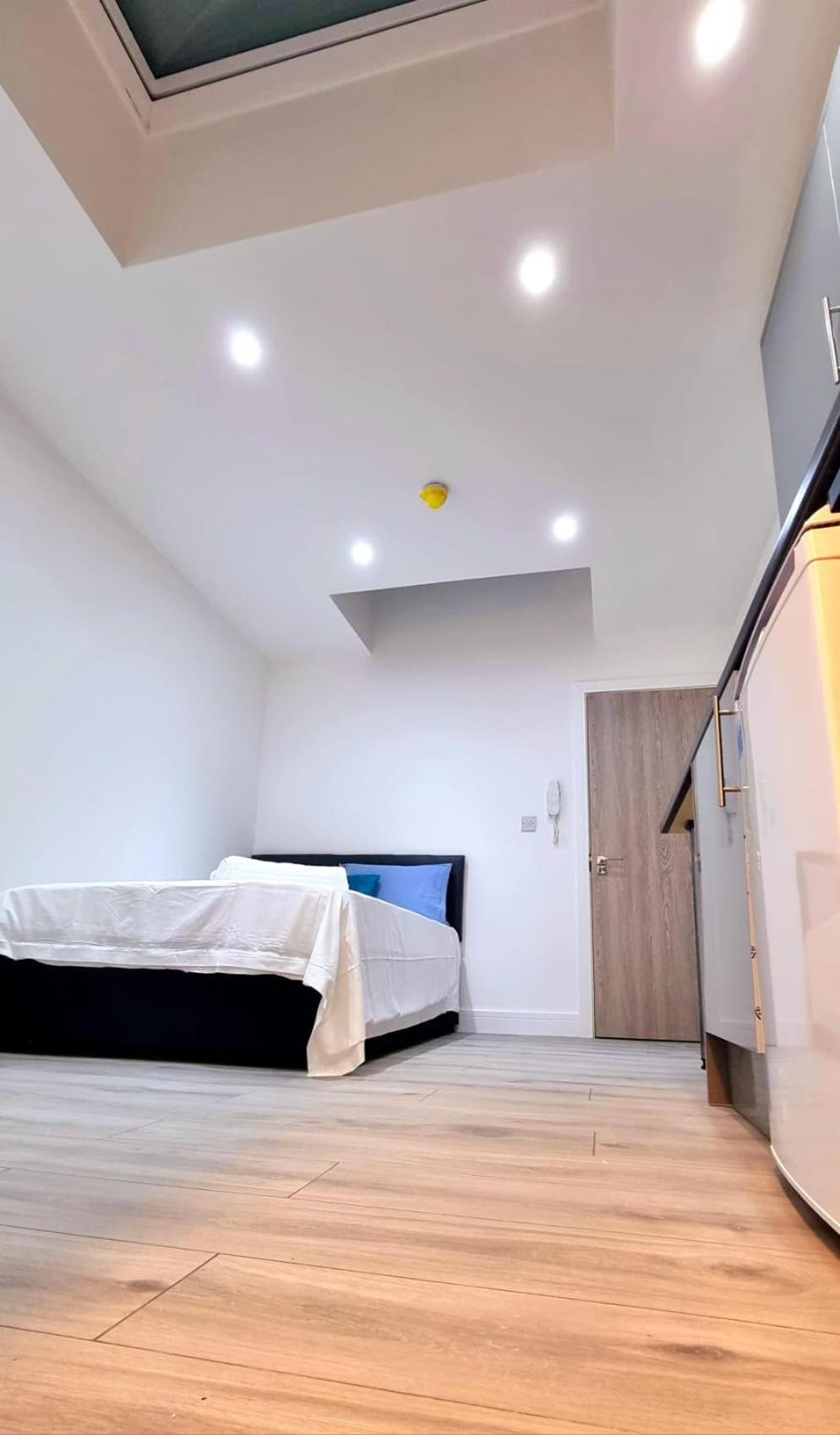 Brand New Collection Of Studios Close To Tube Station Лондон Екстериор снимка