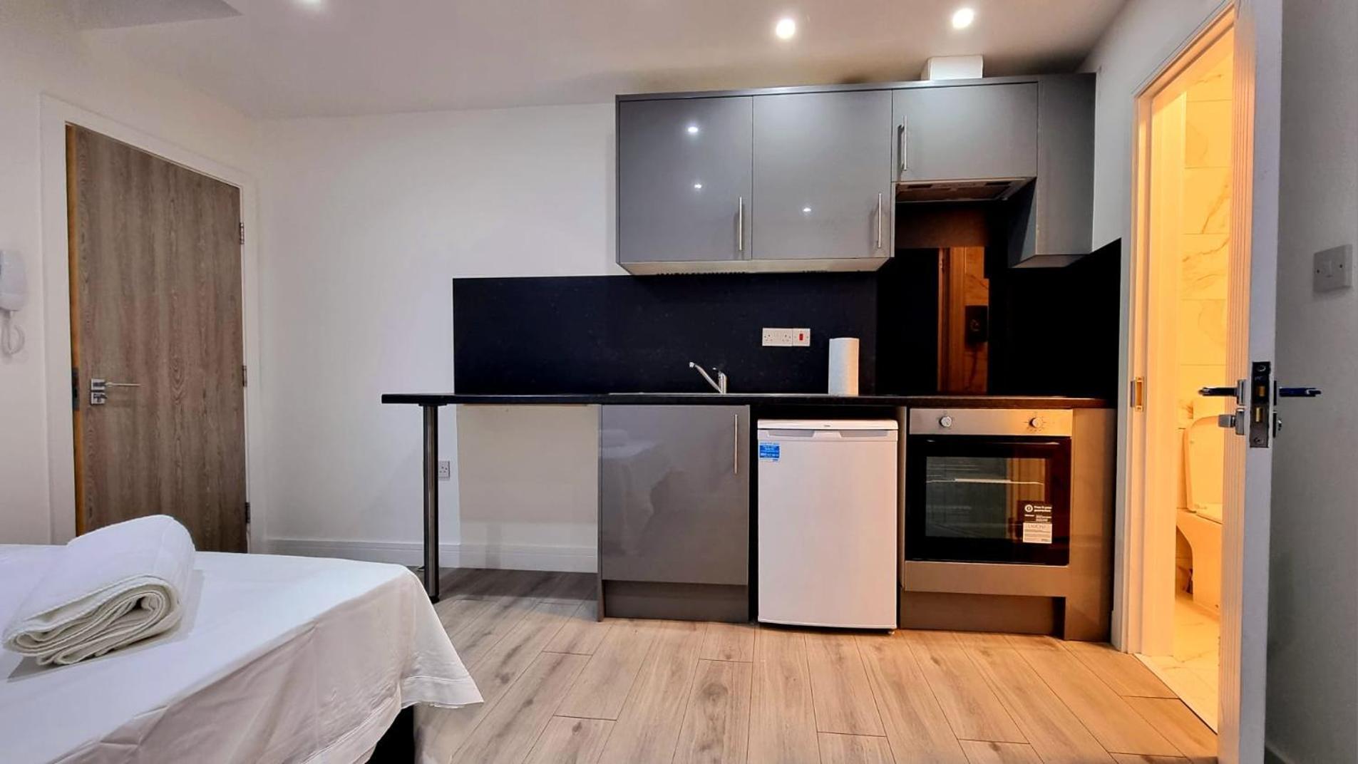 Brand New Collection Of Studios Close To Tube Station Лондон Екстериор снимка