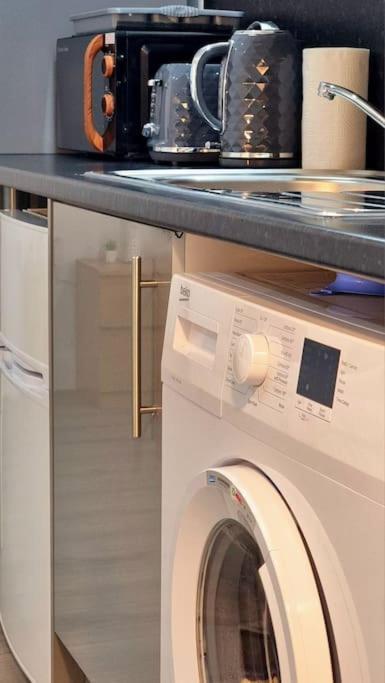 Brand New Collection Of Studios Close To Tube Station Лондон Екстериор снимка