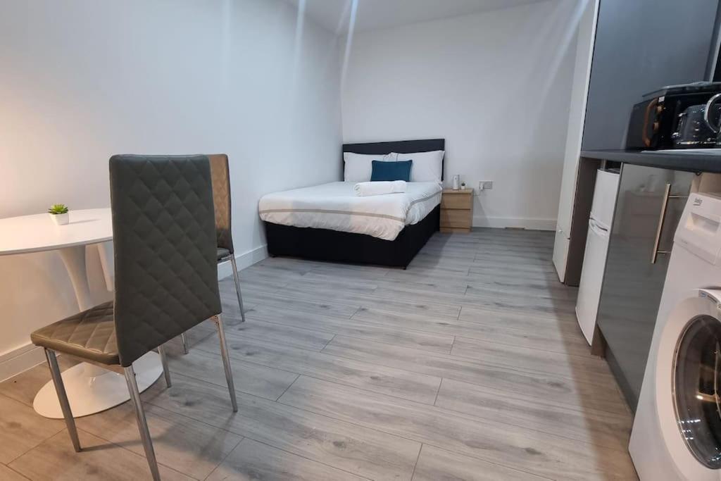 Brand New Collection Of Studios Close To Tube Station Лондон Екстериор снимка