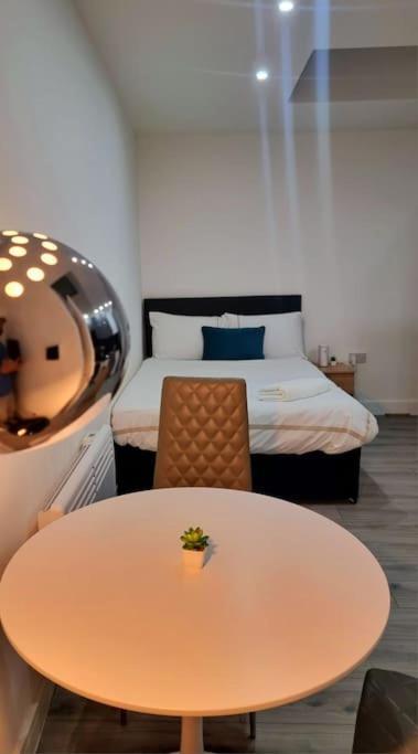 Brand New Collection Of Studios Close To Tube Station Лондон Екстериор снимка