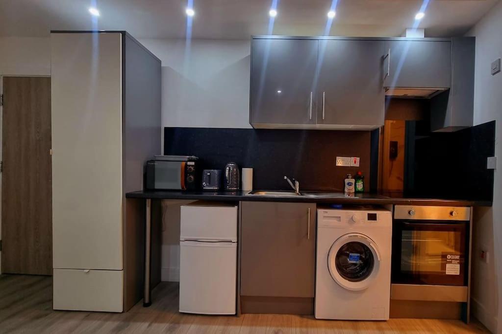 Brand New Collection Of Studios Close To Tube Station Лондон Екстериор снимка